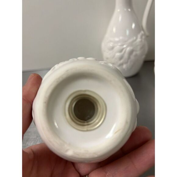 VTG Tabletops Gallery Vinegar Jar & Drizzle Spout & Ceramic Salt, Pepper Shaker - Picture 2 of 8